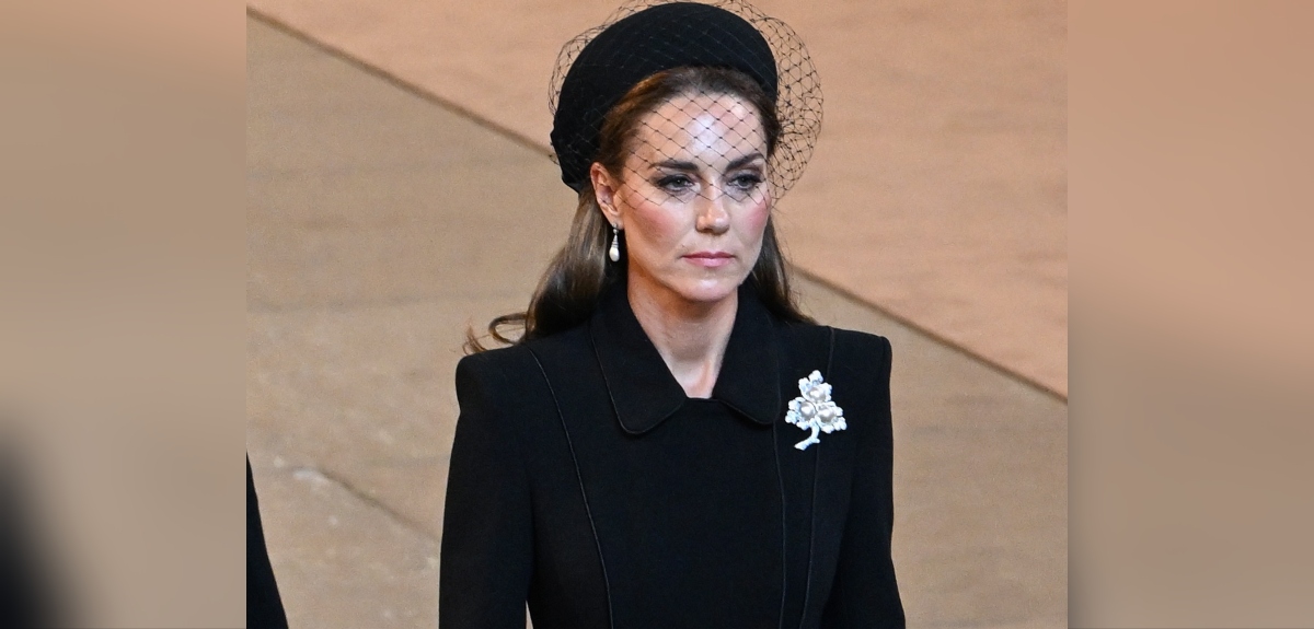 Rindió homenaje: Kate Middleton lució histórica pieza del joyero de la reina Isabel II en su funeral