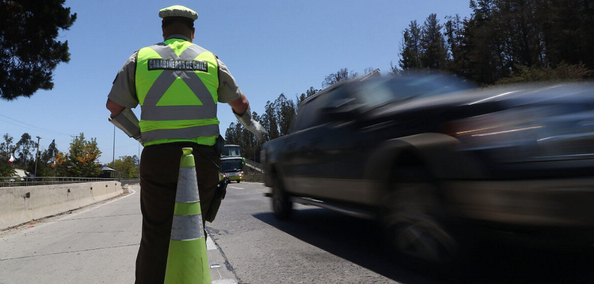 Capitán y subteniente de Carabineros fueron detenidos por chocar ebrios en La Reina y Las Condes
