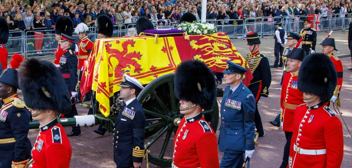 Una tradición de siglos: la razón por la que el ataúd de la reina Isabel II está forrado en plomo