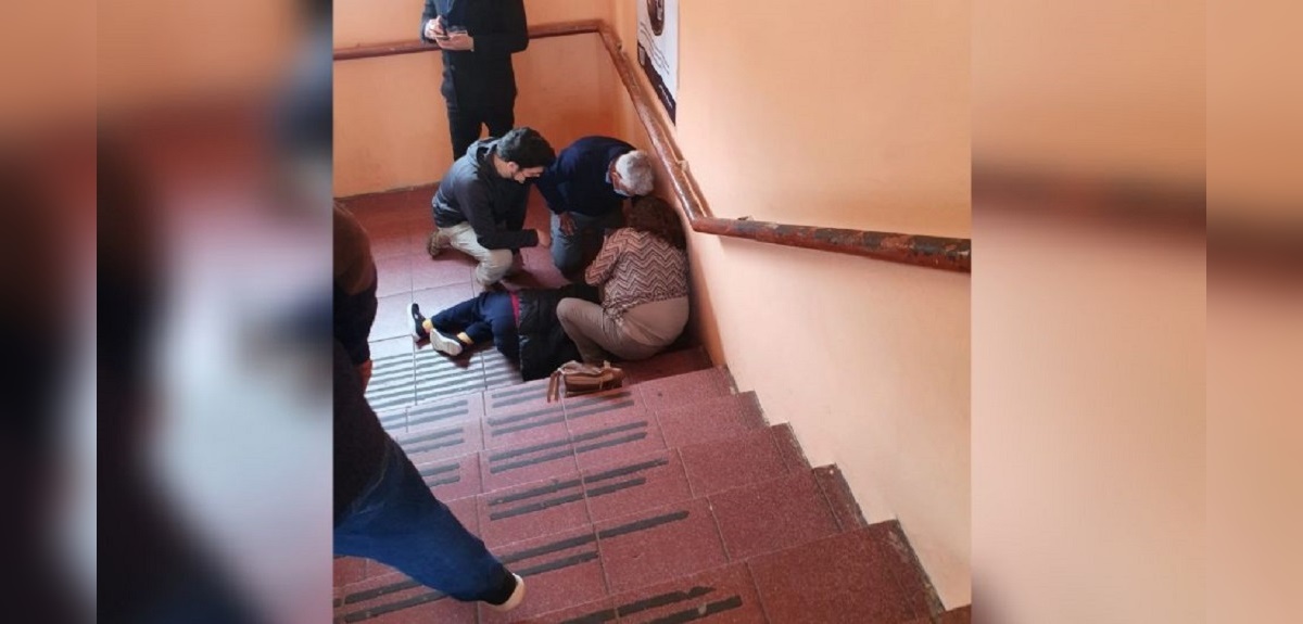 Adulta mayor cayó por escalera en colegio de La Serena: votaba en un tercer piso