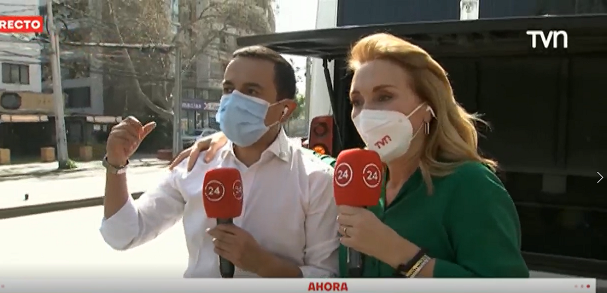 El chascarro de Karen Doggenweiler y Juan Alarcón con micro de TVN: tuvo que ayudarlos Gino Costa