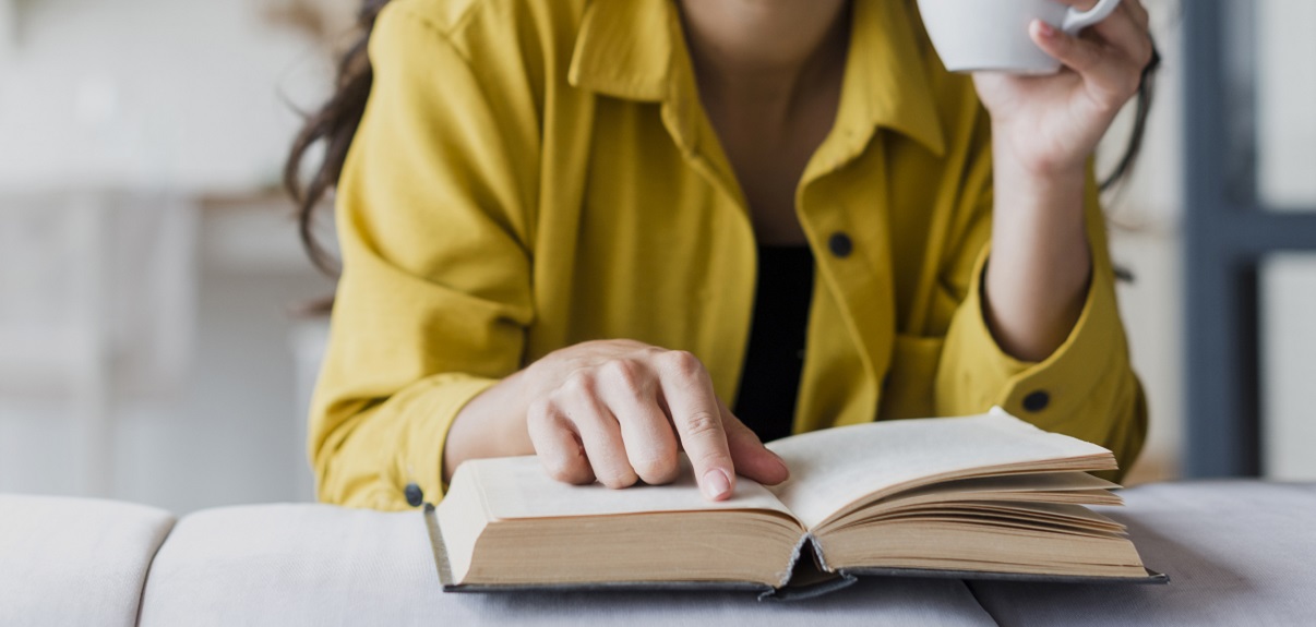 ¿Libros digitales o en papel? Estudio reveló cuál es la forma preferida de lectura de los chilenos