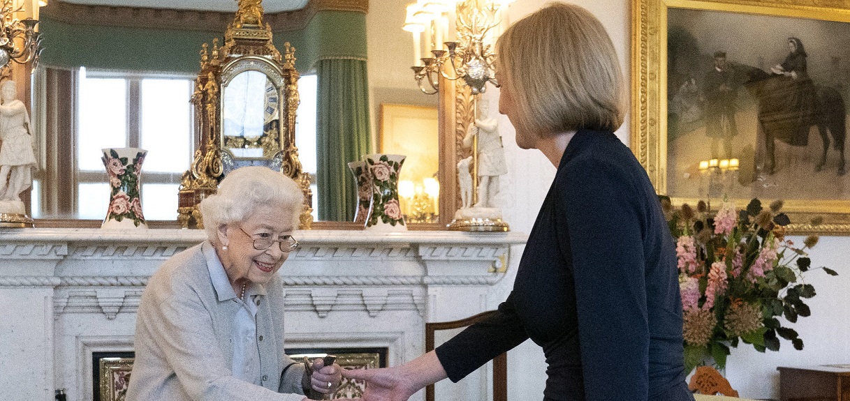 La foto de la reina Isabel ll que encendió las alarmas antes de informar su delicado estado de salud
