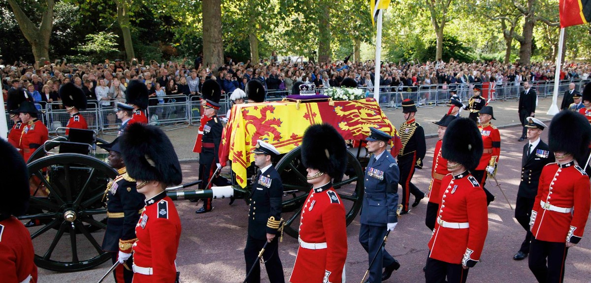 Procesión fúnebre de la reina Isabel II recorrió las calles de Londres camino al Castillo de Windsor