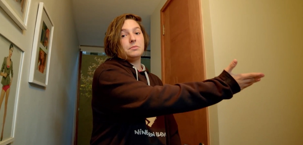 Hijo de Fran García-Huidobro y Julio César mostró su dormitorio en 'De tú a tú': 