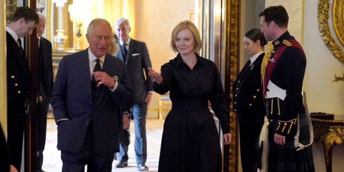 El mayor "Johnny", el guardaespaldas de Carlos III, se está robando todas las miradas