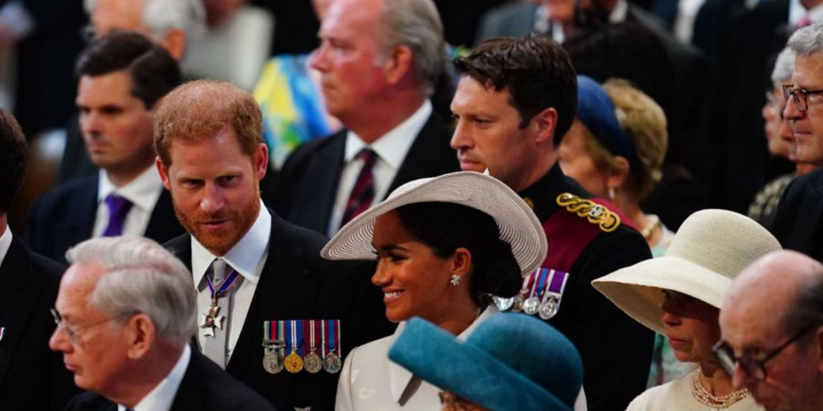 El mayor "Johnny", el guardaespaldas de Carlos III, se está robando todas las miradas