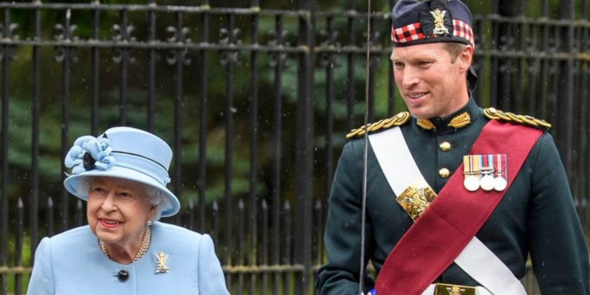 El mayor "Johnny", el guardaespaldas de Carlos III, se está robando todas las miradas