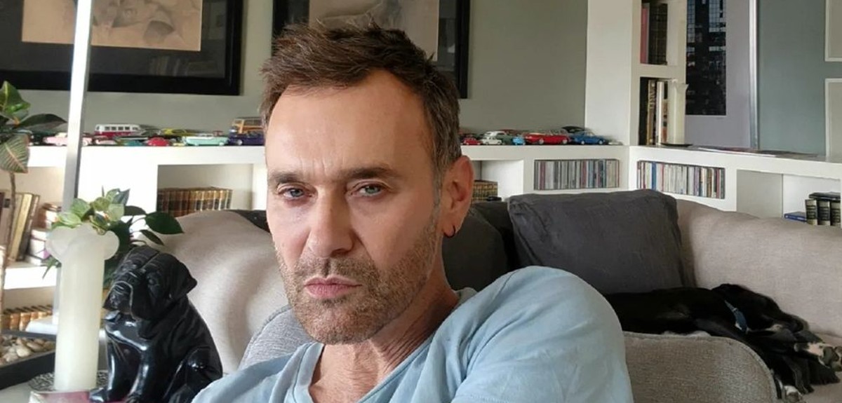 Jordi Castell mostró su espalda tras intervención para extraer tumor: “No todo es estética”