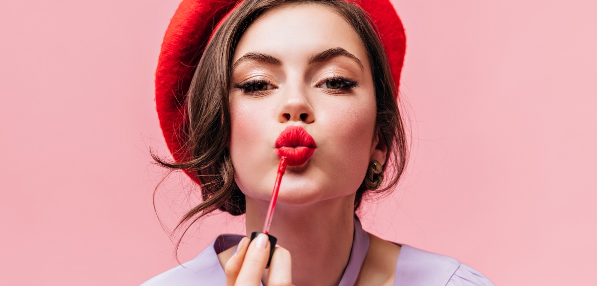 Experta explicó riesgos de usar maquillaje falsificado: podrían contener hasta excremento de rata