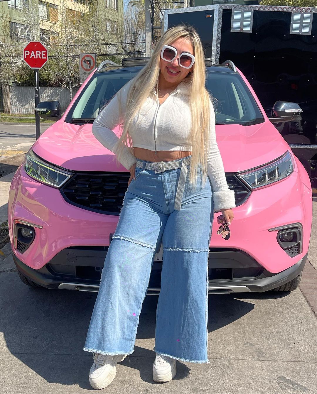 Naya Fácil compartió la radical transformación de su auto.