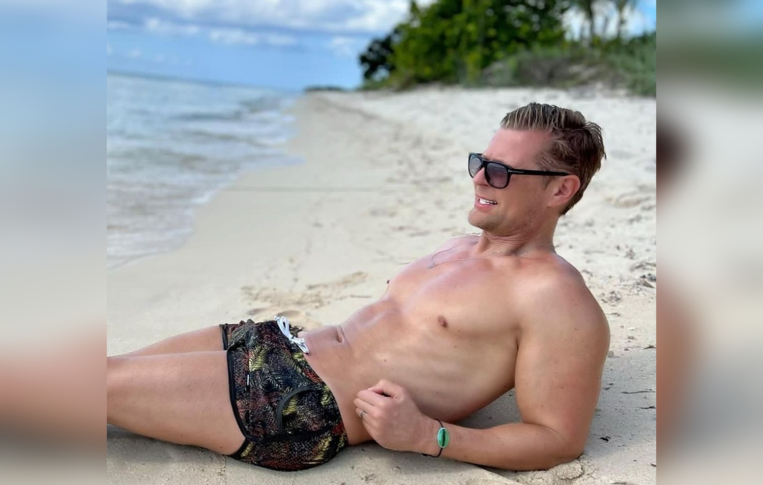 Neilas Katinas sufrió percance que casi arruinó sus vacaciones con su esposo en México