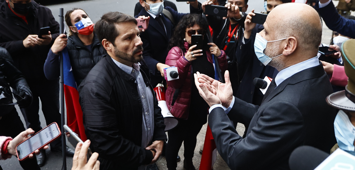 Sigue encarando a senadores: 'Pancho Malo' es expulsado del ex Congreso tras ingresar como prensa