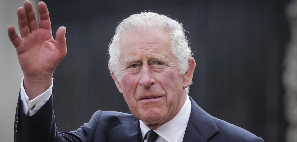 Personal del Rey Carlos recibió aviso de despido durante el servicio religioso para Isabel II