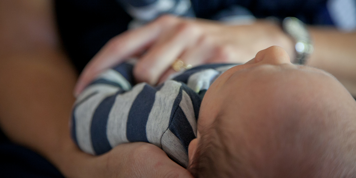 Brutal crimen a recién nacido en Argentina: madre de 16 años lo habría asesinado a tijeretazos