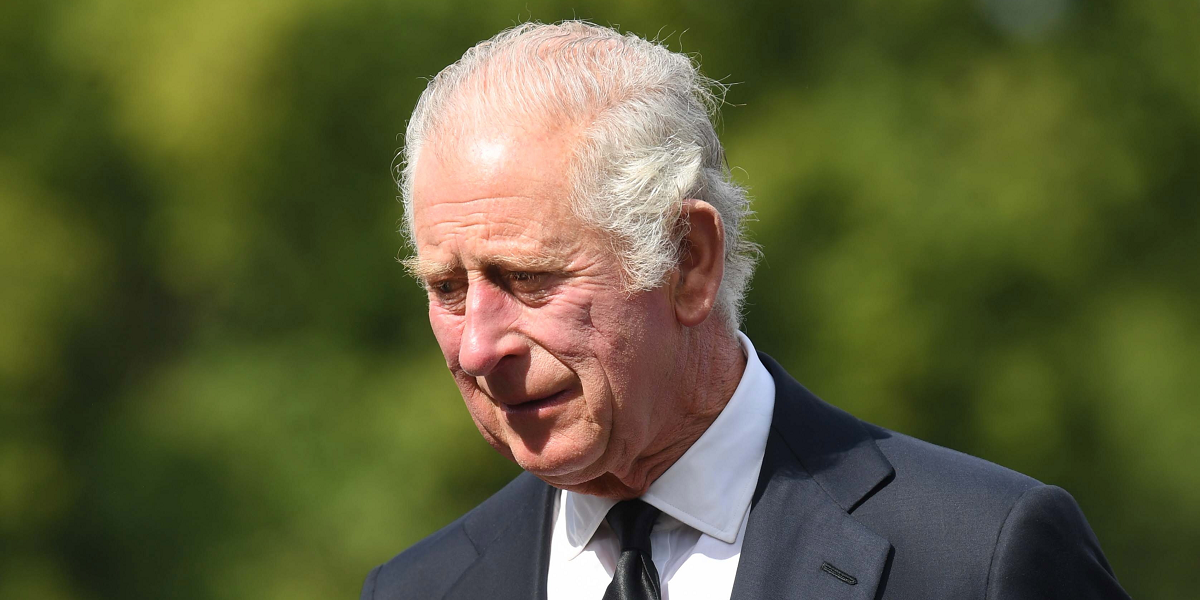 Carlos III dedicó emotivo mensaje a su difunta madre Isabel II tras dar su primer discurso como rey