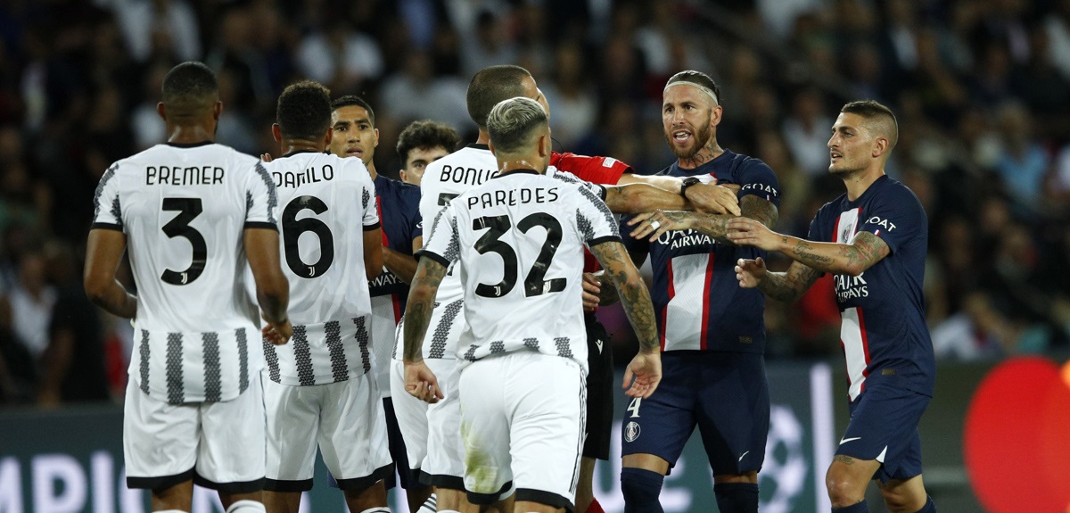 Hace unos días eran compañeros: Sergio Ramos y Leandro Paredes casi a los golpes en la Champions