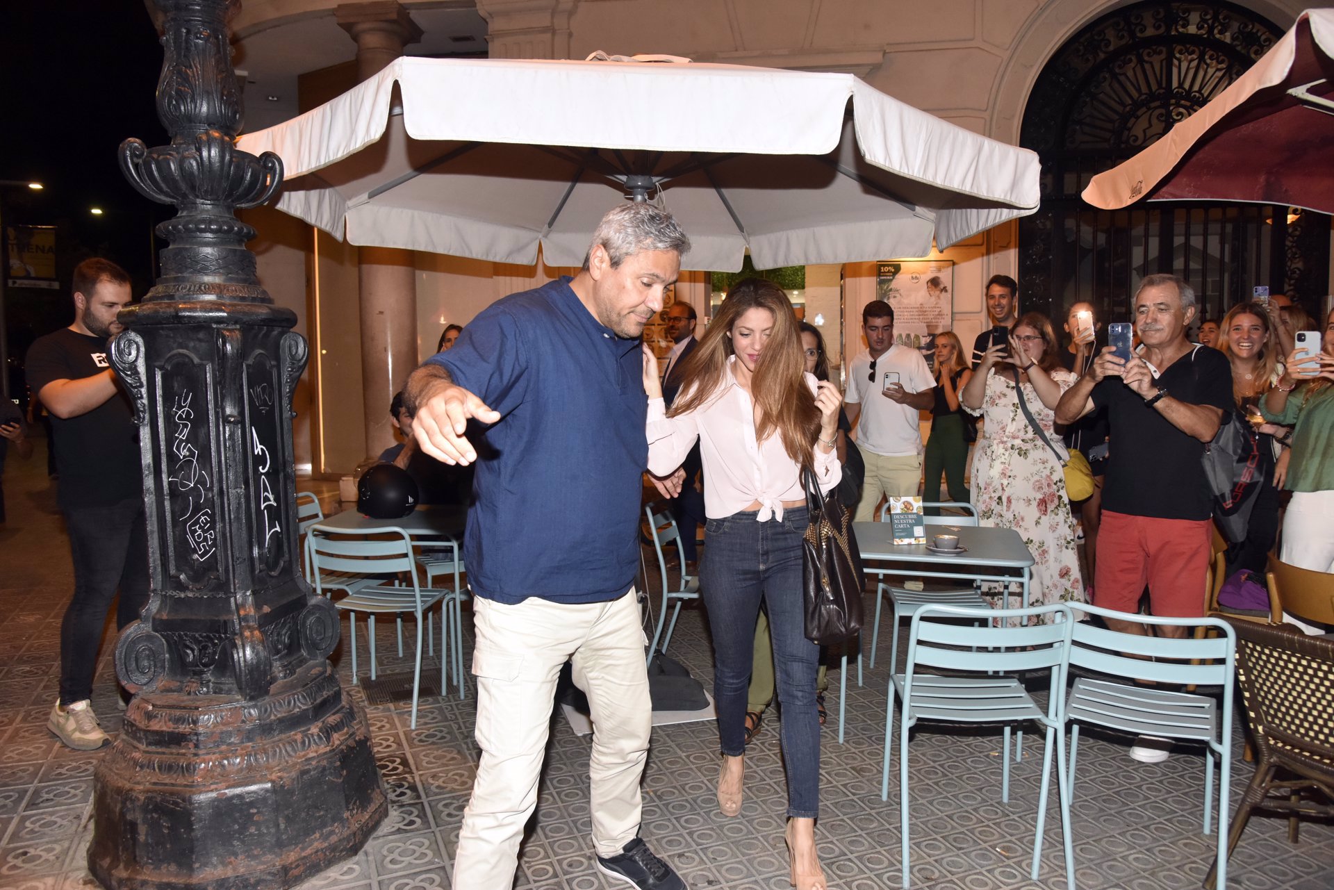 Shakira radiante, Piqué serio: así se vivió la reunión por la custodia de sus hijos