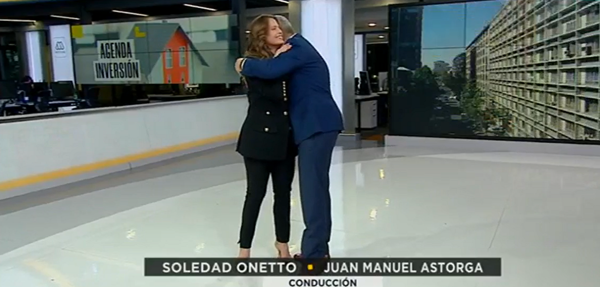 La especial bienvenida de Juan Manuel Astorga a Soledad Onetto en Meganoticias: 