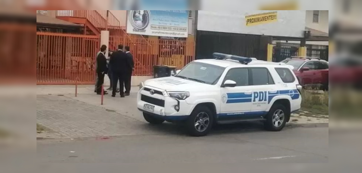 Subcomisaria de la PDI repele a balazos el robo de su auto: dejaba a su hija en el jardín infantil