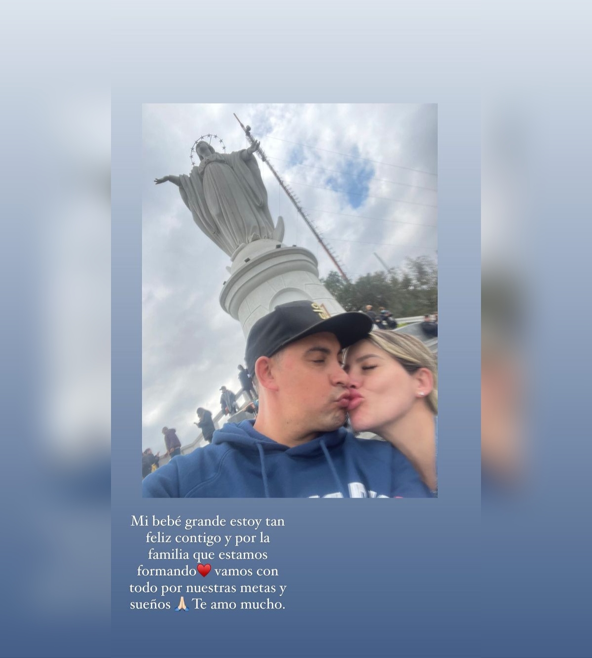 Vania Medel y su pareja