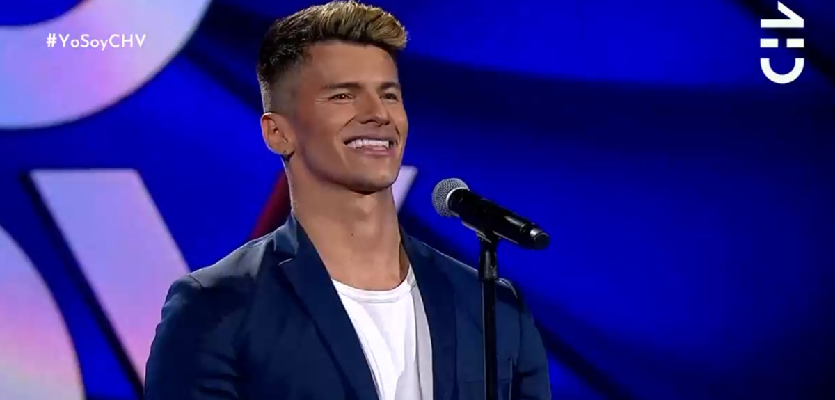 Fran García-Huidobro y coqueto comentario a imitador de Ricky Martin en Yo Soy: “Me faltaría el aire”