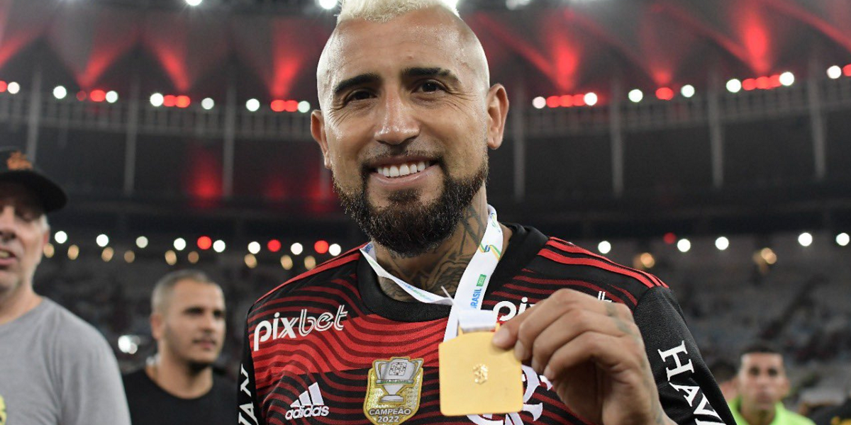 El íntimo festejo de Arturo Vidal tras salir campeón en Brasil: dedicó triunfo a su difunto padre