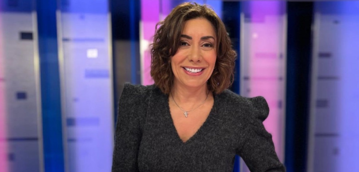 Carmen Gloria Arroyo mostró que su jefa llegó a trabajar con zapatos distintos: no aguantó la risa