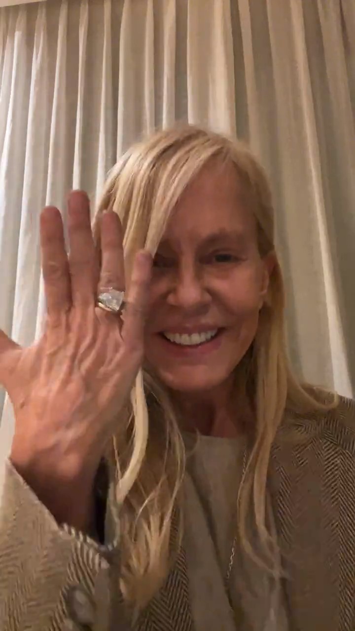 Cecilia Bolocco sorprendió tras mostrar su elegante anillo de matrimonio: “Estoy tan feliz”