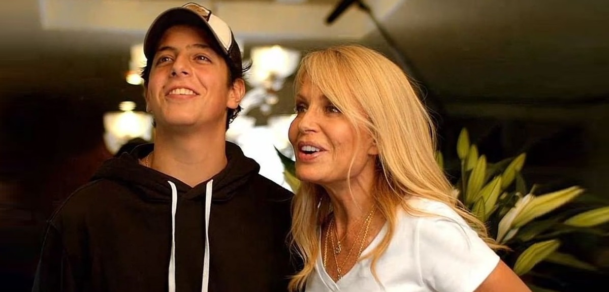 Filtran nuevo registro del matrimonio de Cecilia Bolocco: su hijo Máximo la llevó del brazo al altar