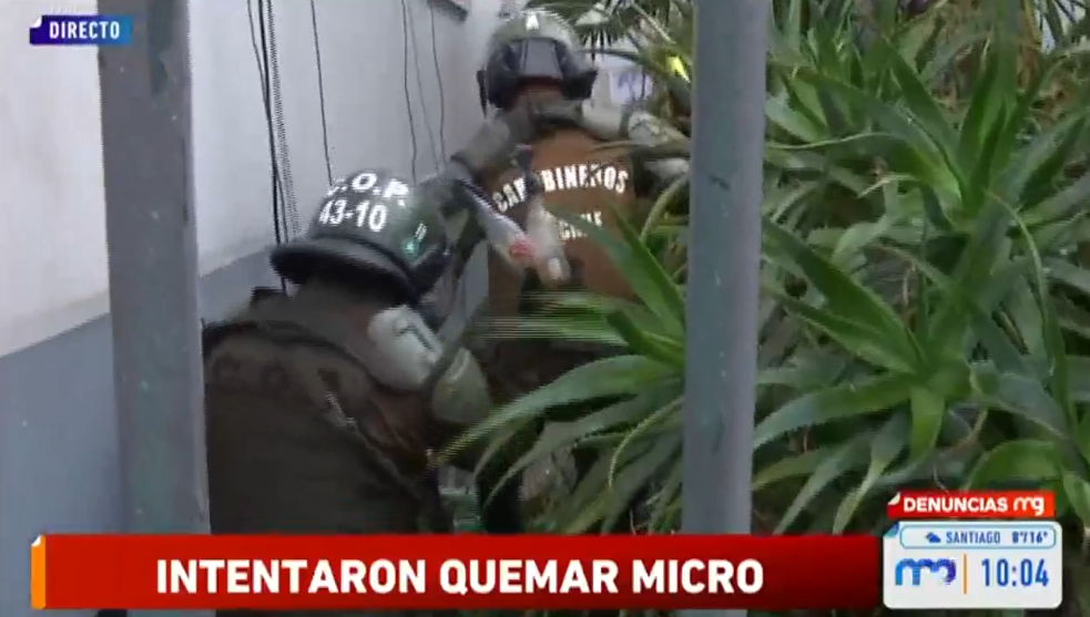 Simón Oliveros vivió tenso despacho en Mucho Gusto: "Están lanzando bombas molotov"