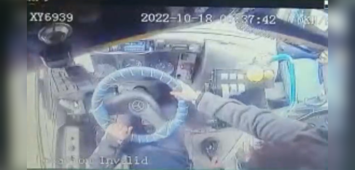 Imprudente actuar: joven tomó volante a conductor de micro en Concepción por no parar donde quería