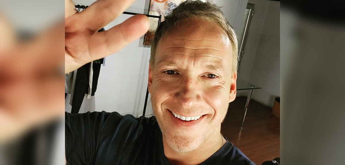 Martín Cárcamo enterneció con fotos de sus hijos jugando juntos: tienen 6 años de diferencia