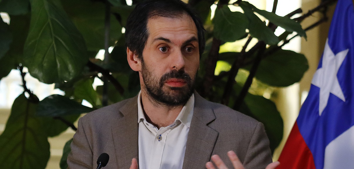 Ministro Grau borró polémicos tuits contra Carabineros y aseguró: 