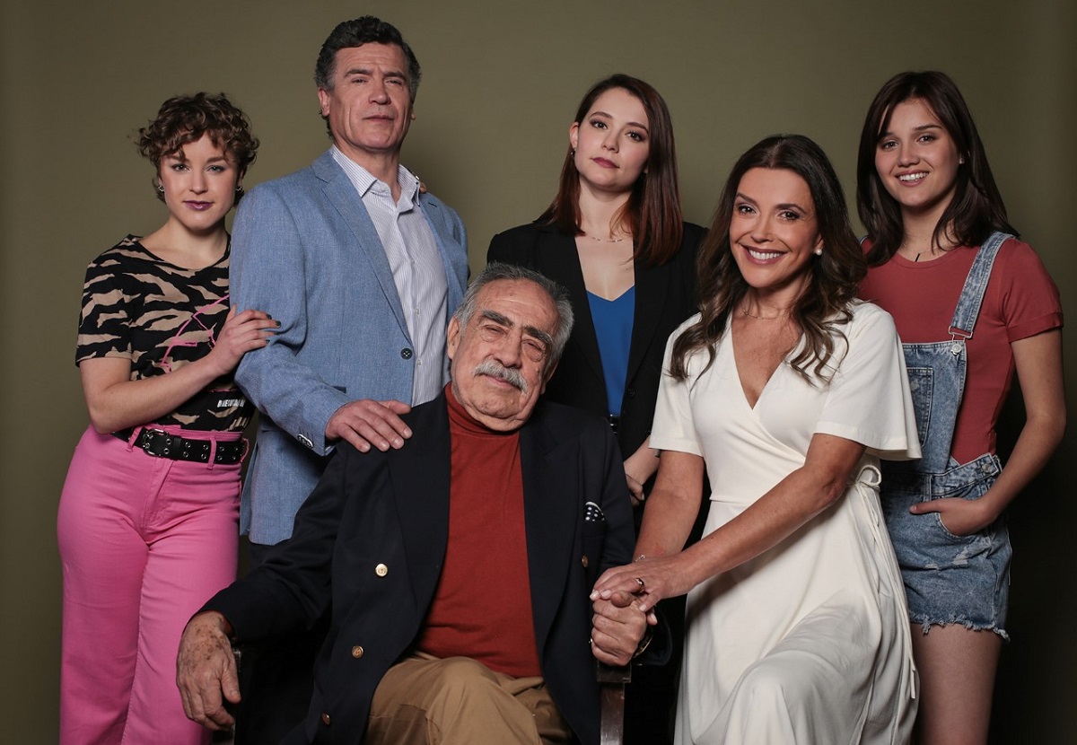 personajes Juego de Ilusiones teleserie Mega