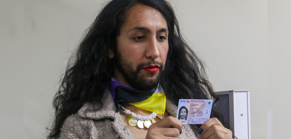 Shane Cienfuegos recibió primera cédula no binaria: 