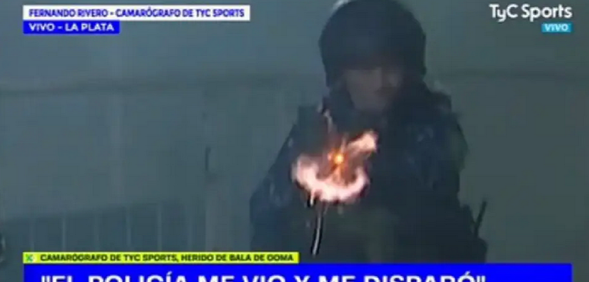 Policía atacó a camarógrafo de TyC Sports en medio de caótico duelo entre Gimnasia y Boca
