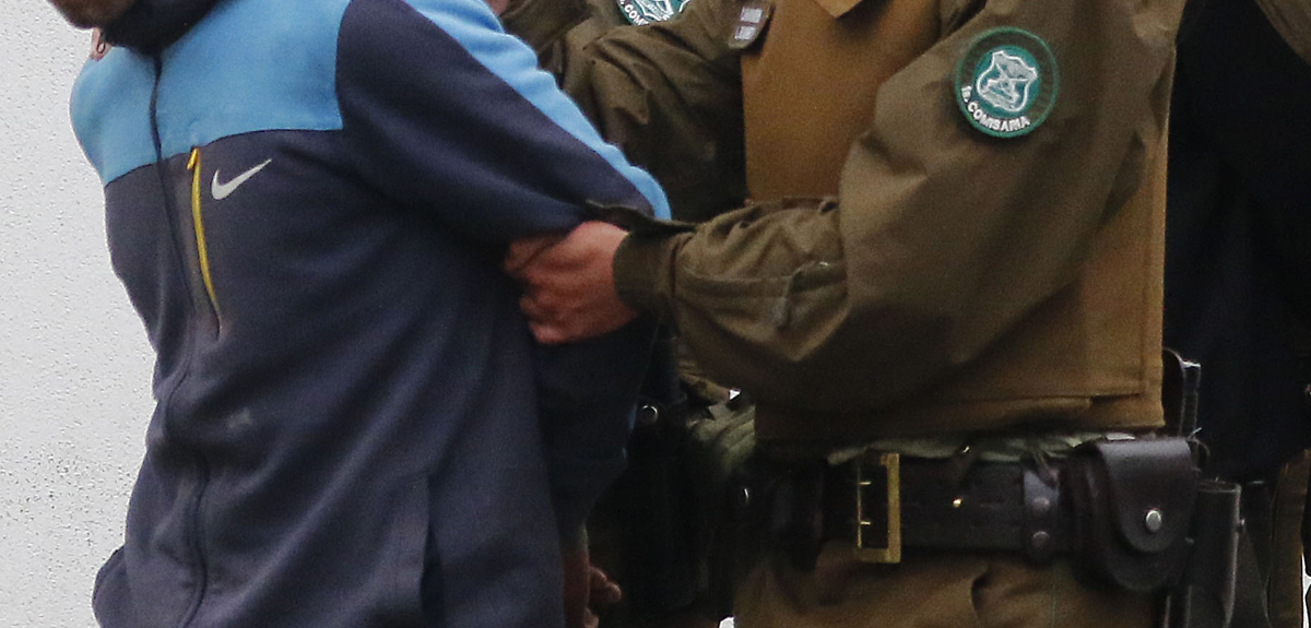 Video captó detención de acusado de VIF: fue baleado en la pierna por intentar atacar a carabineros