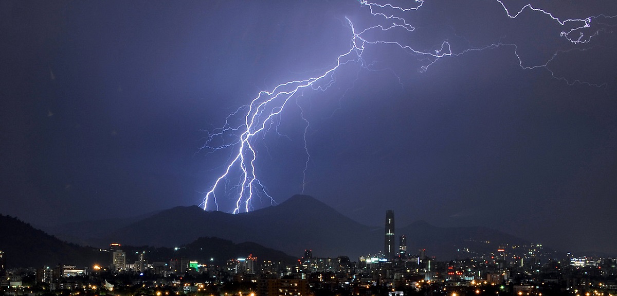 Tormentas eléctricas afectarían a 3 regiones del país: MeteoChile pronosticó lluvias de hasta 20mm