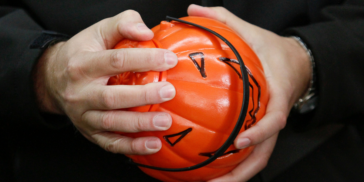 Hombre fue detenido tras ser acusado de abusar sexualmente de una niña que pedía dulces en Halloween