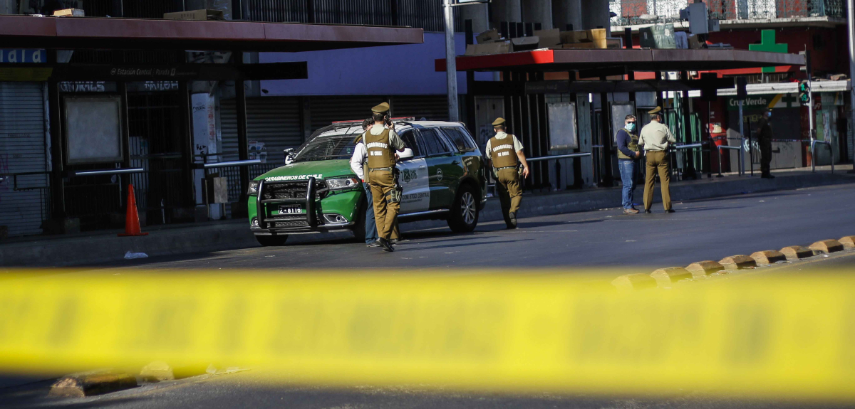 Auto que trasladaba a aspirante a oficial de Carabineros fue baleado: chofer resultó lesionado