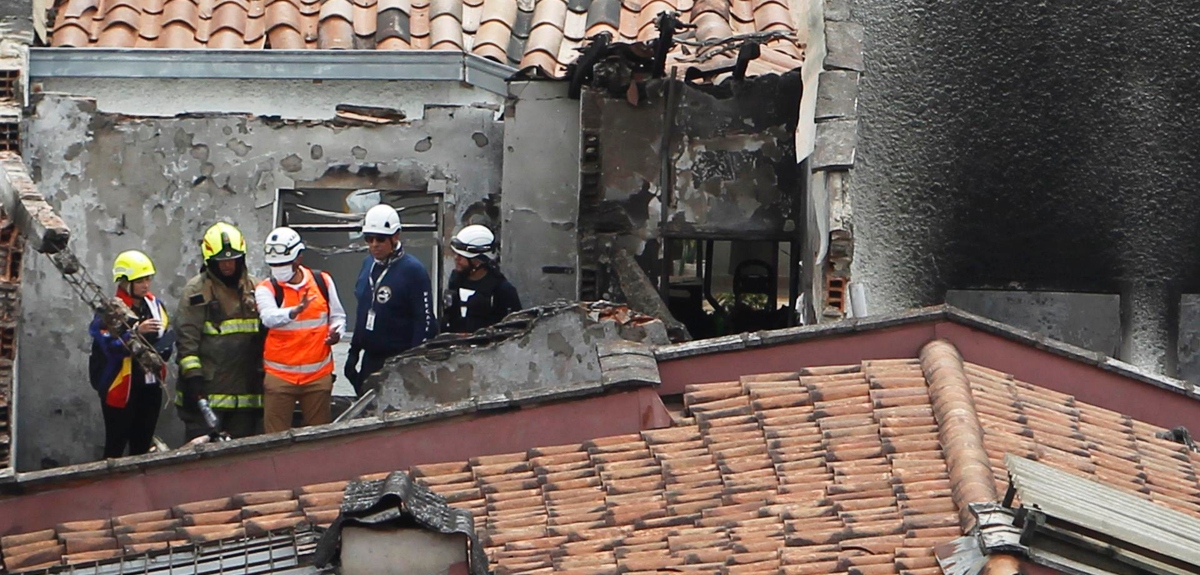Avioneta cayó sobre barrio residencial en Medellín: fallecieron los seis pasajeros y dos tripulantes
