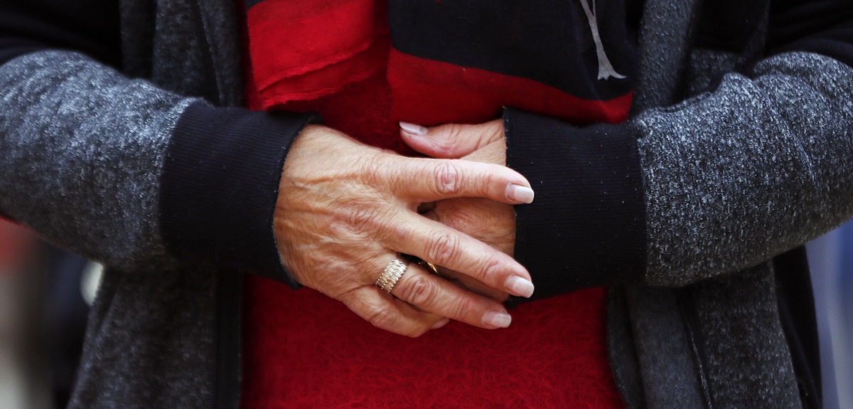 Cuidadora habría medicado mal a adulto mayor para mantener su trabajo: víctima tiene 89 años