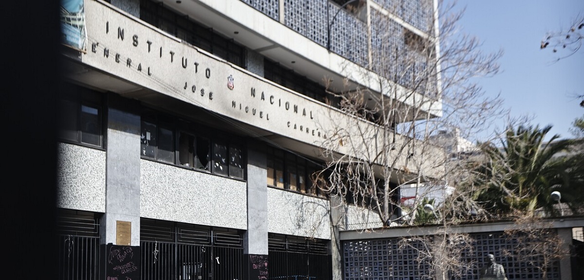 Estudiante de 15 años fue apuñalado al interior del Instituto Nacional: está fuera de riesgo vital