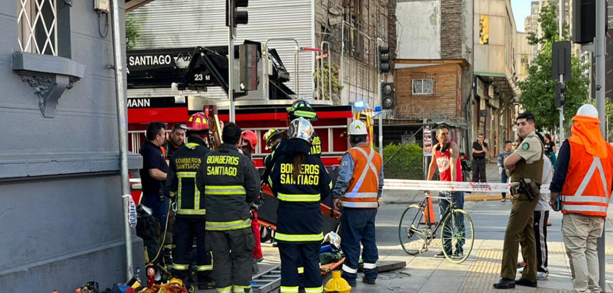 Confirman hallazgo de cuerpo sin vida en ducto eléctrico subterráneo en centro de Santiago