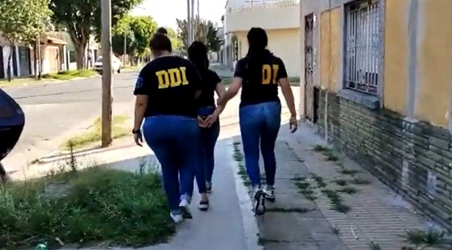 Madre detenida tras guardar cadáver de su hija por meses