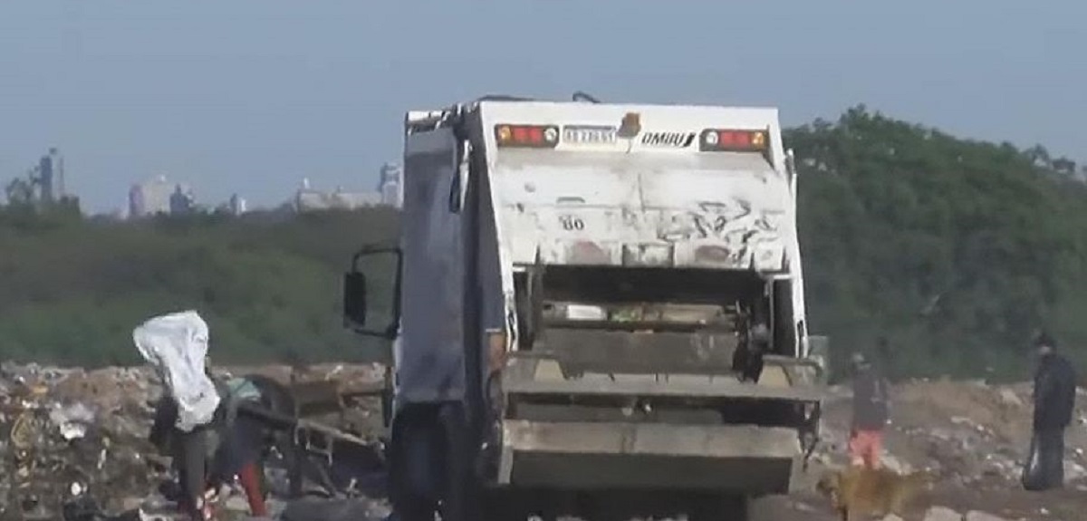 Niño de 8 años buscaba comida en un basural y murió atropellado por un camión en Argentina