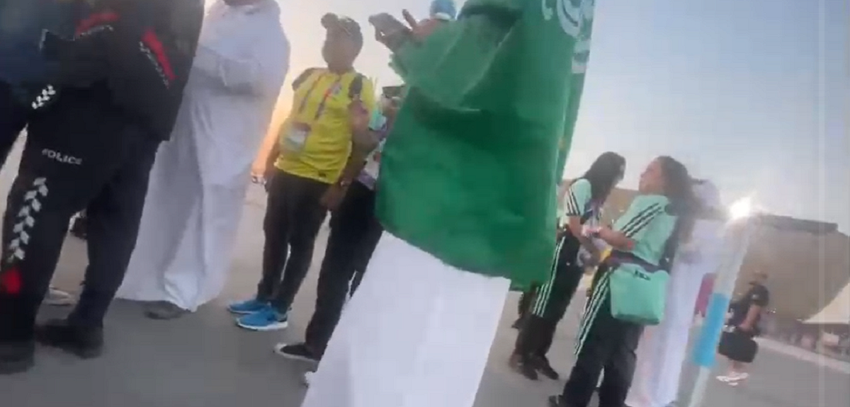 Qatar: atacan a periodistas brasileños por llevar bandera pensando que era de la comunidad LGBTIQ+