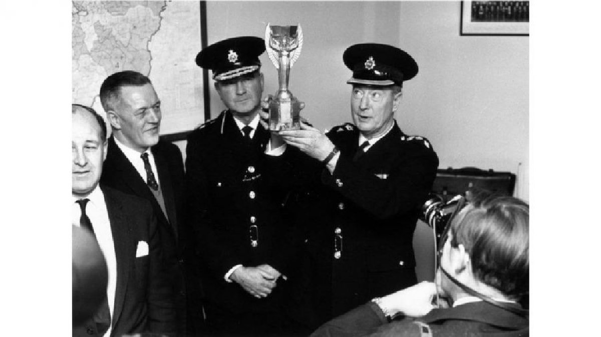 perro encontró copa del mundo robada