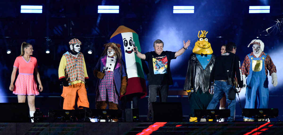 Tío Marcelo causó furor con su polera en la Teletón: tenía diseño metalero del León Chester